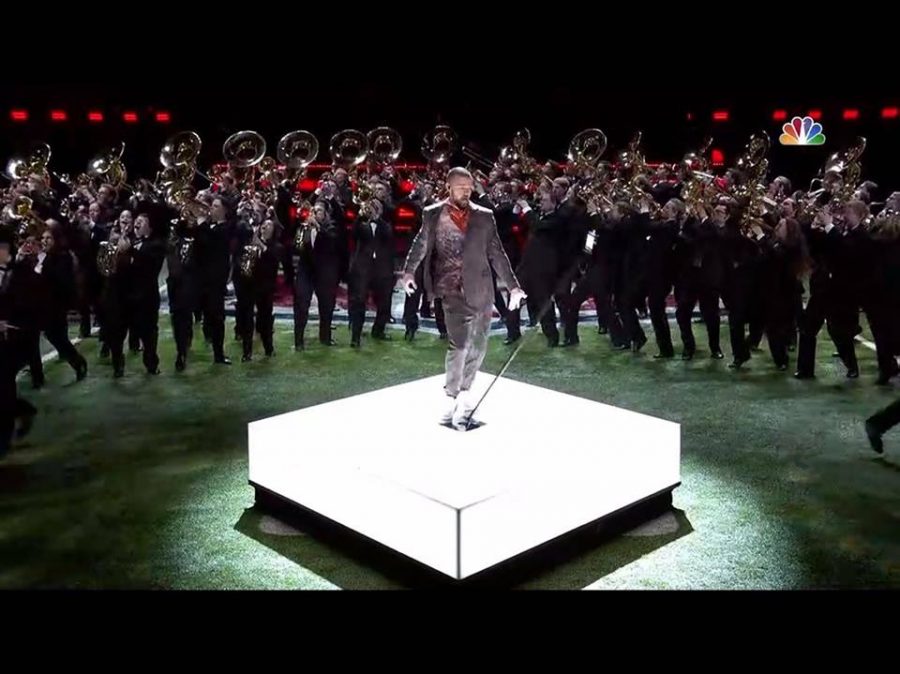 Justin Timberlake and the Minnesota Golden Gopher marching band perform at Super Bowl LII