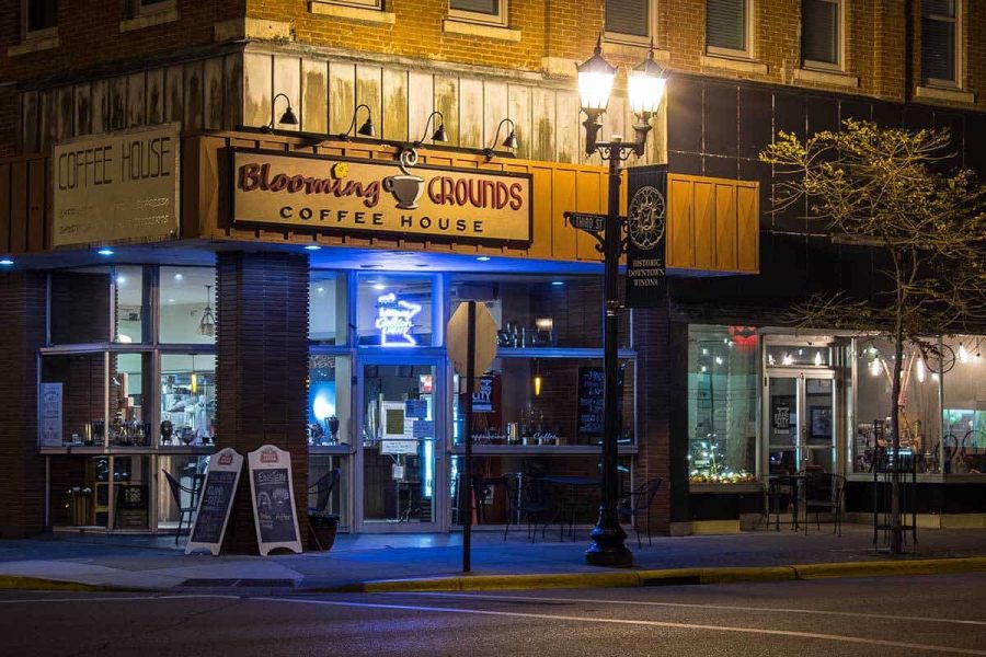 Blooming Grounds coffeeshop at the corner of 3rd and Center st. at night