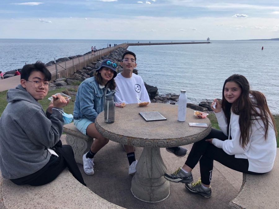 Edward, Milla, Tomas, and Ema (from left) eating their pies at the bay