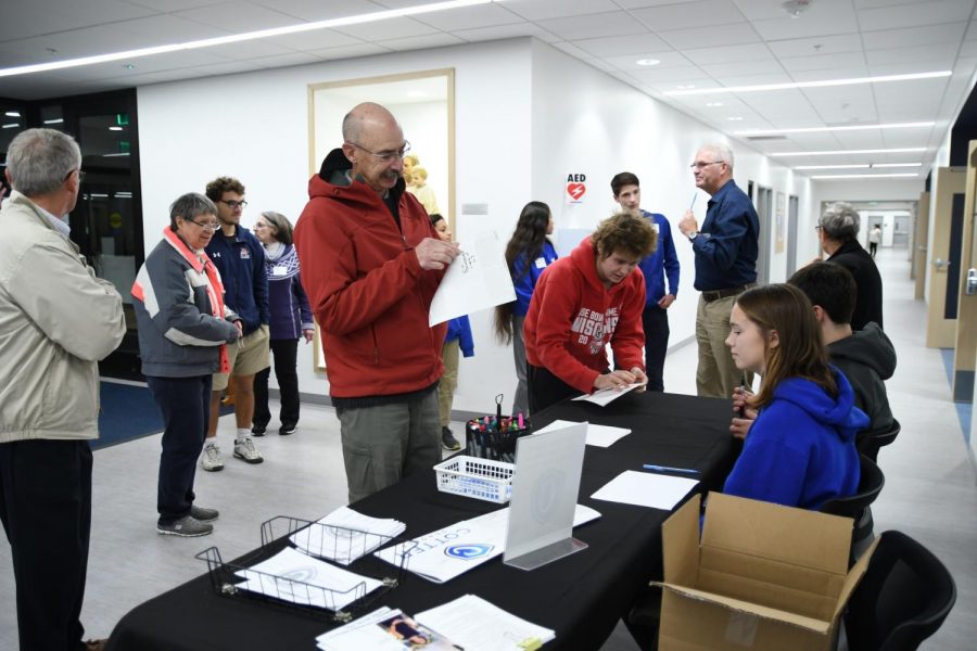 Cotter+welcomes+alums+to+St.+Joseph+building+at+first+Friendsgiving