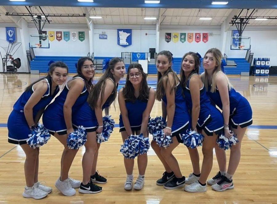 Arianna, Luiza, Marta, Irene, Lea, Camila, Mina of the Cotter cheer squad