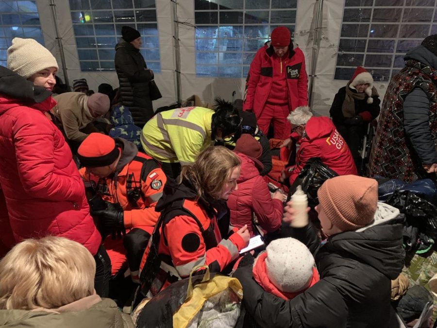 Agnieszka and others givng aid to refugees at the Ukraine-Poland border.