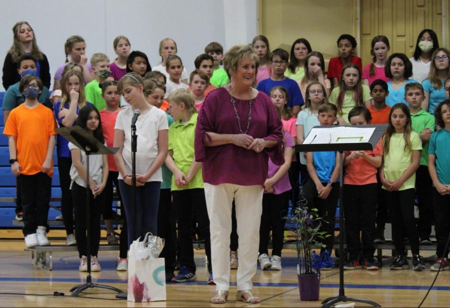 Mrs.+Olstad+listens+to+Mrs.+Fitch+thanking+her+at+her+final+concert+after+more+than+40+years+of+teaching